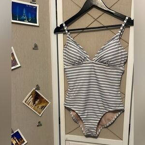 🛍️B2G1 FREE🛍️NWOT Kona Sol size medium swimsuit